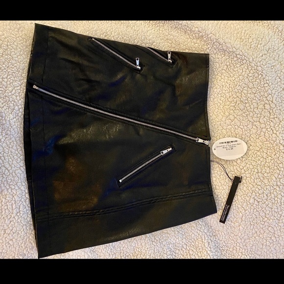 FAUX black leather Skirt with Zippers - Picture 4 of 5